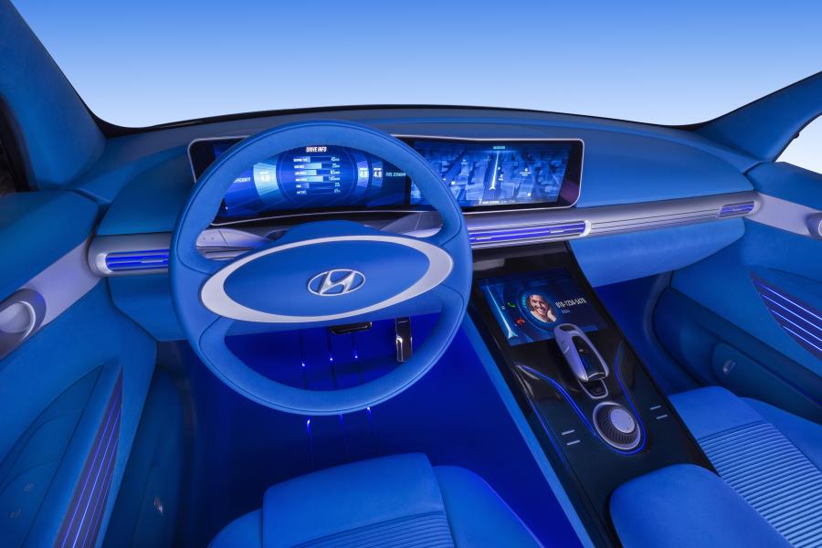 Панель приборов Hyundai FE Fuel Cell Concept 2017 года  (фото 8 из 14)
